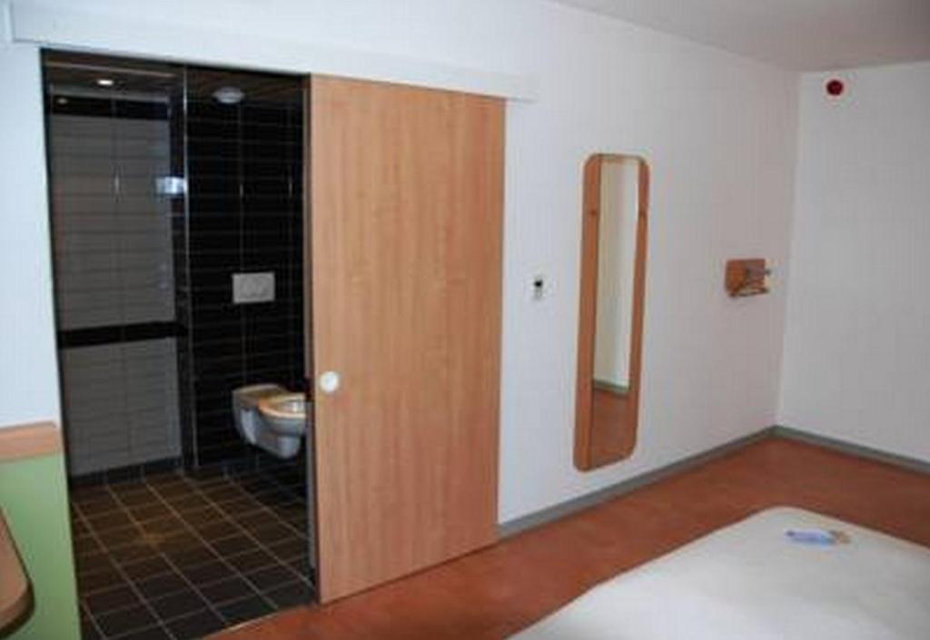 Ibis Budget Roanne Hotel Rum bild